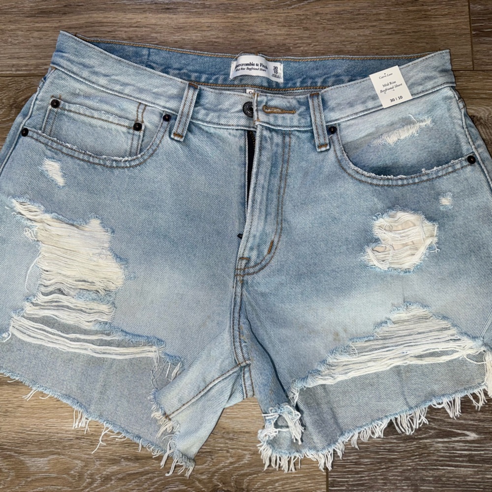 NWT Abercrombie Curve Love Mid Rise Boyfriend Short